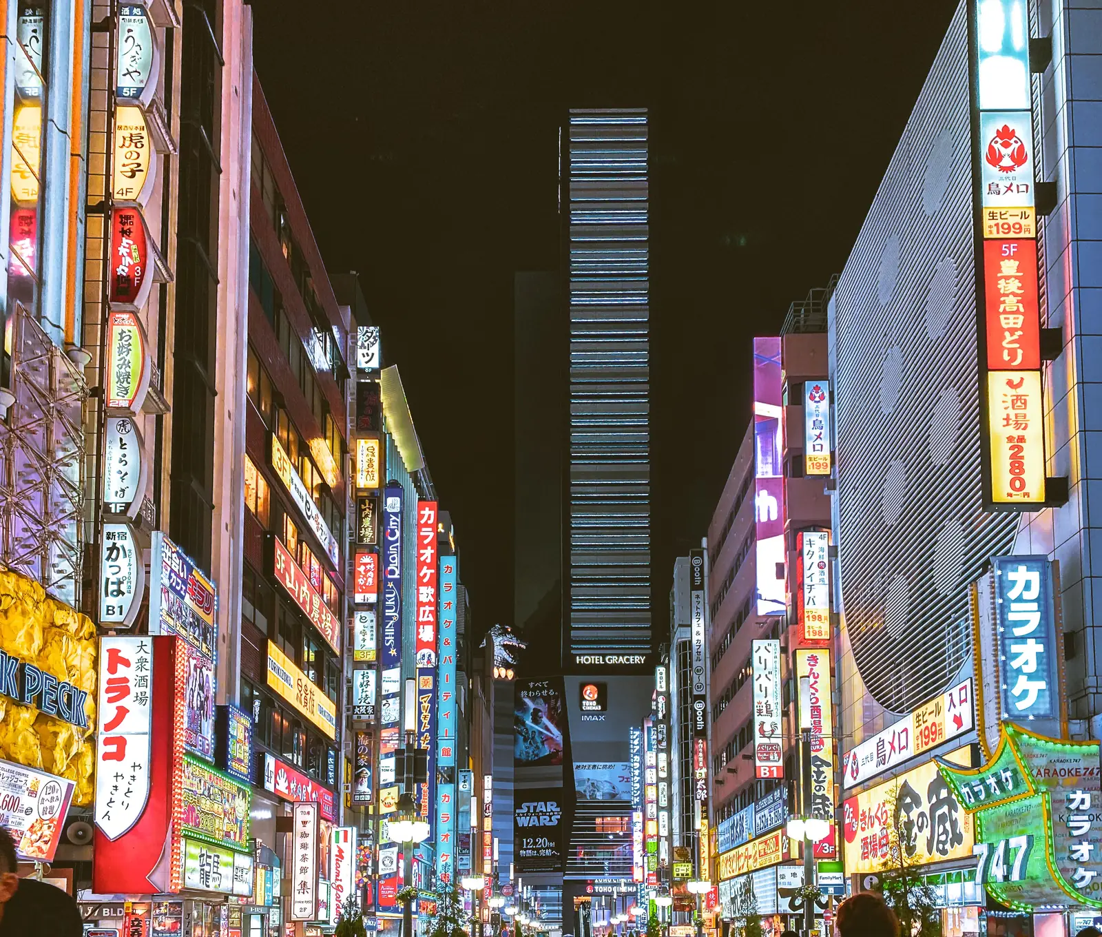 Night view of the Kabukicho streets near D-Ryokan Kabukicho